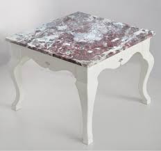 Here's a great formula for how to decorate a coffee table that you can easily personalize with a variety of seasonal elements, textures and colors. Red Marble Square Side Table Top White Lacquered Wooden Base Handmade From Cupioli For Sale At Pamono