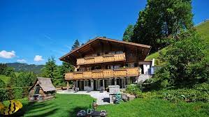 Актёр и певец давид холлидей (david hallyday, род. Le Chalet De Johnny Hallyday Est A Vendre Pour 9 2 Millions D Euros Figaro Immobilier