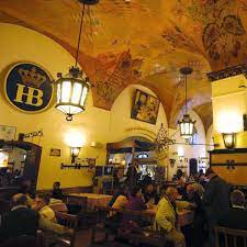 We offer a wide variety of menu options in a casual atmosphere where every customer is treated like family. Munchen 55 Jahre Nach Wilder Nacht Im Hofbrauhaus Touristin Macht Pikantes Gestandnis Munchen