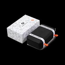 The Nuun Official x Vasco Costa N200 is a visually striking timepiece. Its  collaborative design merges functional dive watch features with a distinct  artistic flair. The watch presents a playful duality, shifting