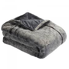 Wolle (purpurnes tuch) nehmen und das becken und sein gestell bedecken und sie in eine decke aus seehundsfellen. Bugatti 3885 Fellimitat Decke 150x200cm Kuscheldecke Grau Sofadecke In Edeler Felloptik Extra Weiche Und Angenehm Warmende Kunstfelldecke Ibena Online Shop