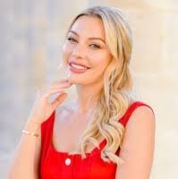 Anna Bey's Instagram, Twitter & Facebook