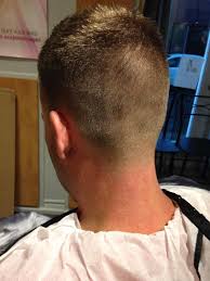 Feb 08, 2021 · sur cette coiffure pour homme vous avez un pompadour avec un gros volume et une teinture attractive, et un dégradé à blanc sur les cotés qui déconnectent la barbe. Coupe Homme Degrade De 0 A 0 5 Studio Ideal Coiffure Facebook