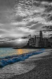 Beautiful Black And White Photography With Color Splash I Love This Beautiful Black And White Beach Photography Blackandwhitebeachphotography Color Splash Photo Color Splash Photography Beach Photography