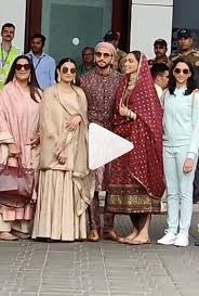 Deepika Padukone And Ranveer Singh Head Back To The Bay With Their Families After Divine Darshans Hungryboo Ranveer Singh Wedding Dance Video Deepika Padukone