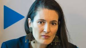 Politica, business, sport , life show, stiri despre personalitatile sau institutiile cele mai mediatizate. Clotilde Armand Iese La Atac SÄƒ Avem Maxim 300 De Parlamentari Si SÄƒ MunceascÄƒ 8 Ore Pe Zi