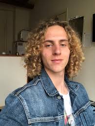 Hi! I've been living here in Amsterdam for a few months now and I feel I'm  getting to know the place a little better. I'm looking for people to go  skateboarding with