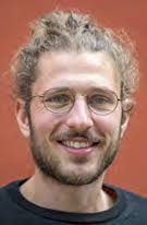 Schwere Zeiten und tierisch gute Neuigkeiten Jubel für Eisvögel:  „Mitreißend ohne Ende“