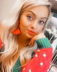 Heather Marlow's Instagram, Twitter & Facebook