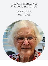 Donna Seddon's Instagram, Twitter & Facebook