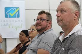 Lar Legal entrega 51 títulos em Palhoça, mas quer beneficiar 20 mil  famílias na cidade