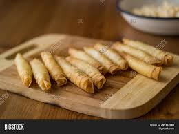Katlamadan önce yufkanın uç kısmını suya batırırsanız kızartırken açılıp dağılmaz. Sigara Boregi Image Photo Free Trial Bigstock