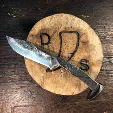 In this video, we are forging a simple railroad spike knife. Forge A Knife Workshop Drunken Smithy