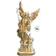 Lavorazione e produzione artigianale eseguita in un laboratorio con grande esperienza decennale nella produzione di sculture sacre, questi artigiani curano ogni opera con la massima. Statua San Michele Arcangelo In Legno Di Ulivo Naturale Artesacrashop Dimensioni H 8 5 Cm