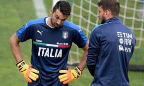 Dopo le indiscrezioni delle ultime ore, arriva la decisione ufficiale della figc: Donnarumma V Buffon How The Two Goalkeepers Compare At Same Age Talksport