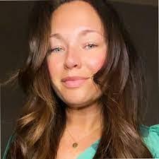 Heather Berntsen's Instagram, Twitter & Facebook