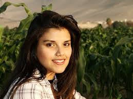 Connie Ponce's Instagram, Twitter & Facebook