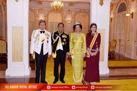 Walaupun baru mencecah usia 50 tahun namun tengku permaisuri. Selangor Royal Office On Twitter 27 Oktober 2018 Dymm Sultan Selangor Sultan Sharafuddin Idris Shah Alhaj Berkenan Berangkat Ke Majlis Santapan Diraja Bersempena Istiadat Pertabalan Kdymm Sultan Kedah Ke 29 Di Istana