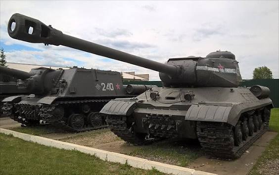Preserved IS-2 Joseph Stalin WW2 122mm Heavy Tank in Kubinka Tank Museum  Russia