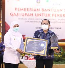 Memudahkan pegawai menerima informasi dan melakukan aksi.<br><br>my. Utamakan Perlindungan Pekerja Gubernur Khofifah Serahkan Piala Paritrana Untuk Pelindo 3 Majalah Dermaga