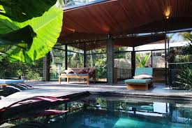 Pantai berawa which is home to bali's best restaurants, bars, boutique shops, spas and beach bars such as finn's beach club. Tropical Retreat In Bali Opens Its Facade To Embrace Nature