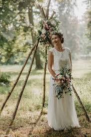 Bei einem warmen sommerabend im biergarten bist du mit einem luftigen blusenkleid bestens gekleidet. Traumhaftes Zweiteiliges Brautkleid Mit Tullrock Im Kees Schen Park Schleifenfanger