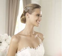 What Jewelry To Wear With Ivory Wedding Dress Wedding Dresses Pronovias Wedding Dress Wedding Dresses Trumpet Sweetheart