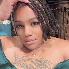 I need a some taste tester tomorrow for my Cajun boiled peanuts with smoked  turkey necks, bell peppers, and corn ready but not quite my son came up  with this idea 🤦🏾‍♀️😂