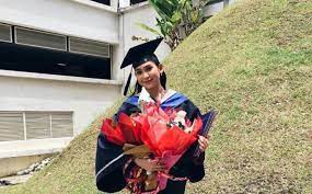 Sangatlah best, sebab korang hanya perlu pergi kelas untuk 3 semester sahaja dan 1 semester okay, nak bagitahu something, untuk semester 3 ni ramai yang dapat dl, jangan terkejut kalau separuh daripada kelas kau dapat dl sebab sem 3. Sissy Imann Raih Ijazah Kelas Pertama