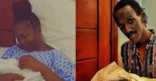 Kansiime backpackers'ı işletiyor ve uganda, kabale'deki bunyonyi gölünü rahatlıkla yöneten bunyonyi gölü kıyısında yer alıyor. Ezun3npd1dp4om