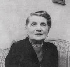 Quando Tiziano la ritrasse, lei aveva già varcato la soglia dei  sessant'anni, età che nel XVI secolo era considerata avanzata. L'antica  bellezza di Isabella d'Este, vedova del marchese di Mantova Francesco I