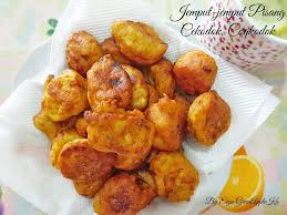 Jika kamu sedang ingin bereksperimen dengan rasa dan tekstur, kamu bisa menambahkan gula jawa, parutan kelapa, atau tepung beras dalam resep. Resepi Jemput Jemput Pisang Cekodok Coqkodok Cokodok Mudah Lagi Simple