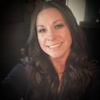 Sarah Bettis's Instagram, Twitter & Facebook