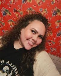 Caitlin Decker's Instagram, Twitter & Facebook