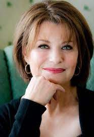 20 Hottest Short Hairstyles For Older Women Popular Haircuts Medium Short Hair Thick Hair Styles Medium Length Hair Styles