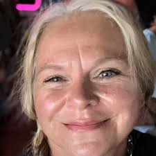 Shelly Pittman's Instagram, Twitter & Facebook