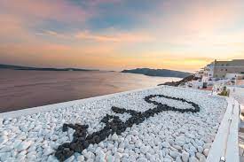 Enjoy Your Key To Happeniess At Santorini Secert Suites And Spa Greciya Puteshestviya Turizm