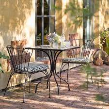 An old metal patio set can easily be updated with some spray paint! Pin On Home