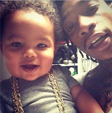 Wiz Khalifa Amber Rose S Son Bash Shows Off Dad S Gold Chains Celebrity Kids Celebrity Dads Amber Rose Son