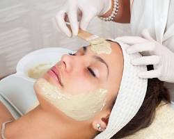 Perawatan wajah, seperti facial, peeling, dan laser