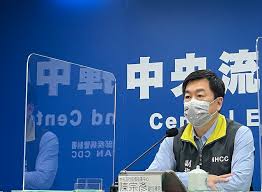 由于台湾疫苗严重缺乏，近日机场涌现出境人潮。 台媒报道称，除飞往美国，很多人也选择前往中国 但问题是：疫苗太少，很多老年人和基础病患者还在排队。 政策通报与现实操作之间有着巨大差距。 中国拼疫苗研发 21款进入临床试验. Hgxbinc Akyunm