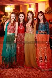Simpleminded Lousy Bitchez With Images Pakistani Formal Dresses Pakistani Wedding Outfits Fancy Wedding Dresses