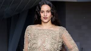 De la mística al arte contemporáneo: 6 libros que Rosalía ha 'devorado'  para crear 'LUX'