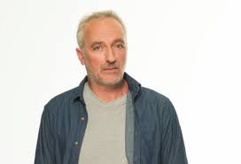 Ανησυχία για την κατάσταση της υγείας του γνωστού ηθοποιού κώστα σπυρόπουλο, ο οποίος εδώ και λίγες ημέρες νοσηλεύεται στο νοσοκομείο με κορωνοϊό. Gi Ayto O Andreas Andreopoylos Eixe Apoxwrhsei Apo Th Lampsh Ti Eixe Symbei Me Ton Niko Fwskolo Zappit