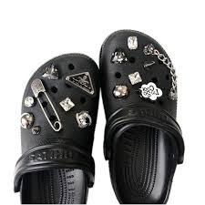 As expected, the bad bunny clog collaboration with crocs sold out quickly. Pin By Mahogany Keaton On Diy Life Crocs Fashion Designer Crocs Girly Shoes