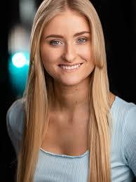 Darcie Richardson's Instagram, Twitter & Facebook