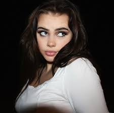 Anna Pifer's Instagram, Twitter & Facebook