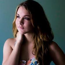 Anna Mucci's Instagram, Twitter & Facebook