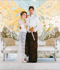 Cantik tak mawar rashid makeup sambil membawang. Tema Jawa Jadi Pilihan Majlis Nikah Mawar Raf Cantik Sangat Teruja Tengok Pesona Pengantin