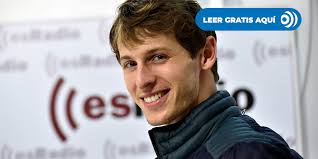 Nicolás Coronado, el chico malo del colegio mayor en 'Novatos'